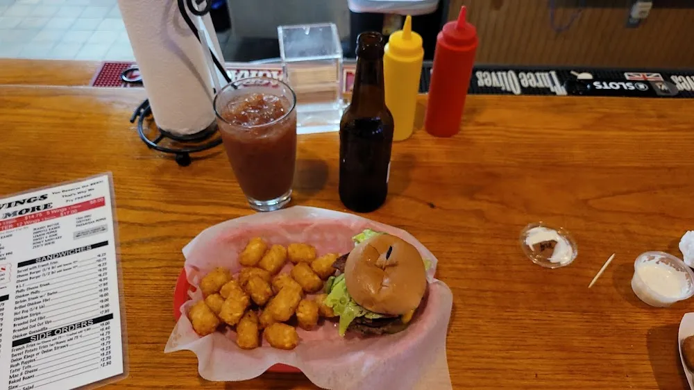 1 4 Cheeseburger and Tots